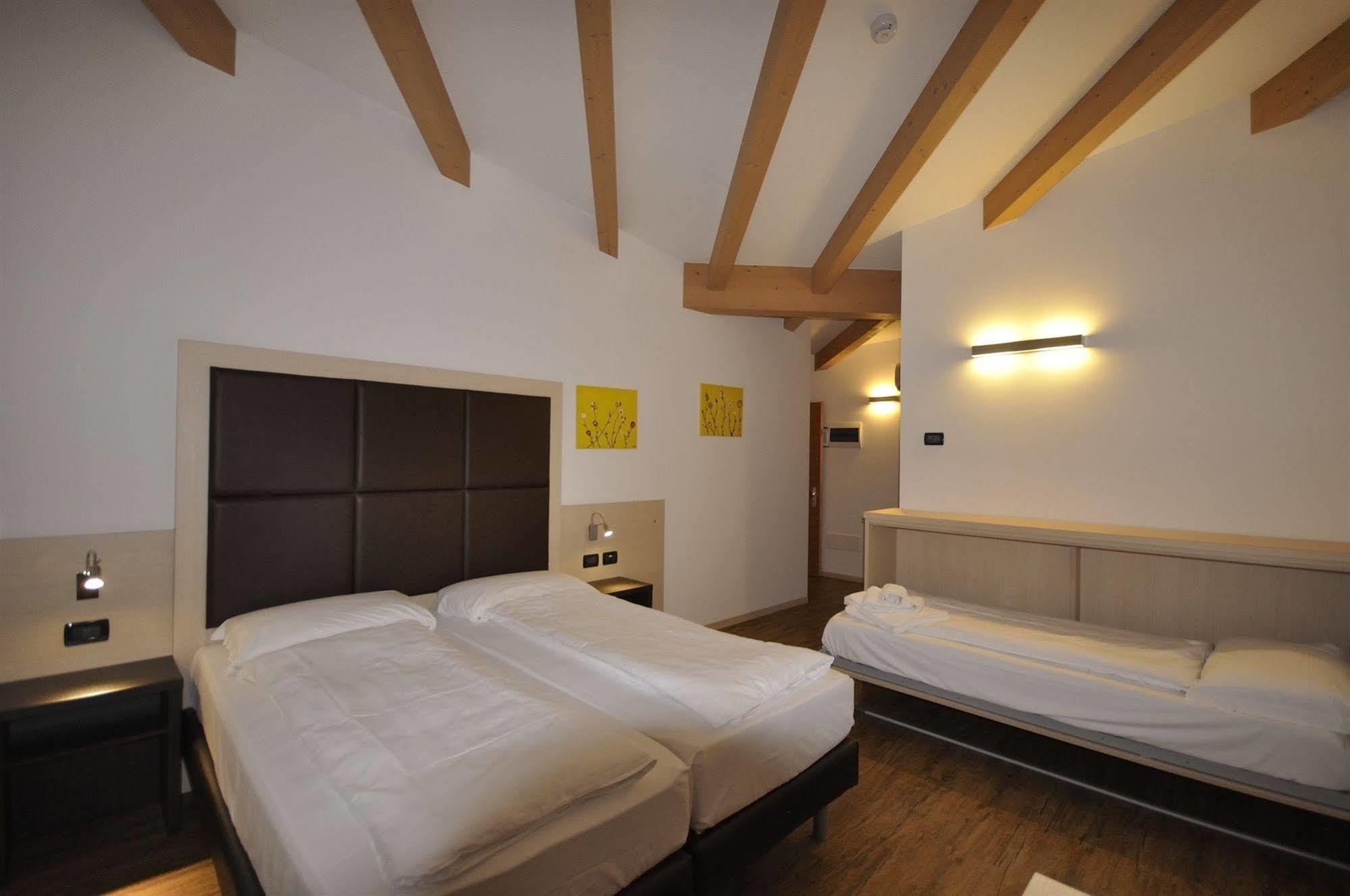 Villa Cameras Room And Breakfast Мори Екстериор снимка